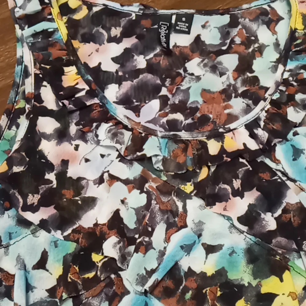 Relativity Size S Flower Pattern Ruffle Blouse - Picture 3 of 3